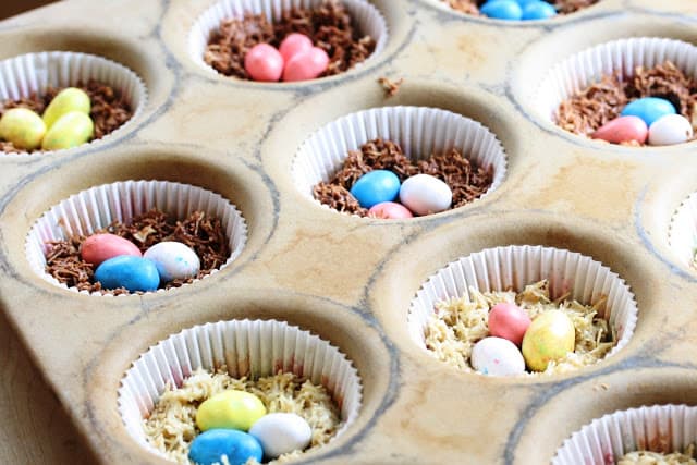 Chocolate Birds' Nests - Easy no cook treats made with only 5 ingredients for your spring party or Easter family gathering www.savingdessert.com