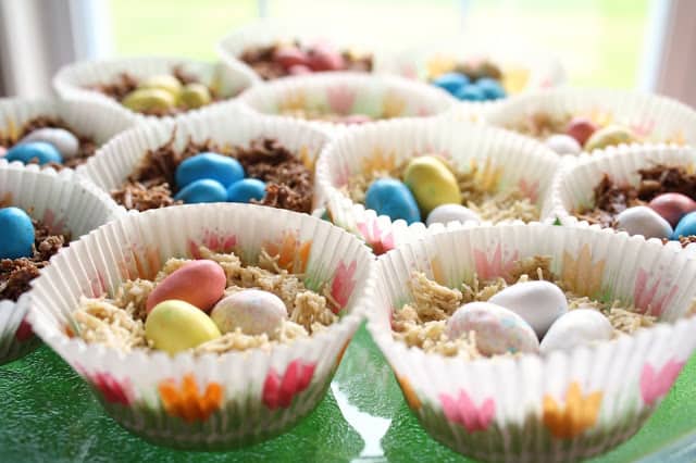 Chocolate Birds' Nests - Easy no cook treats made with only 5 ingredients for your spring party or Easter family gathering www.savingdessert.com