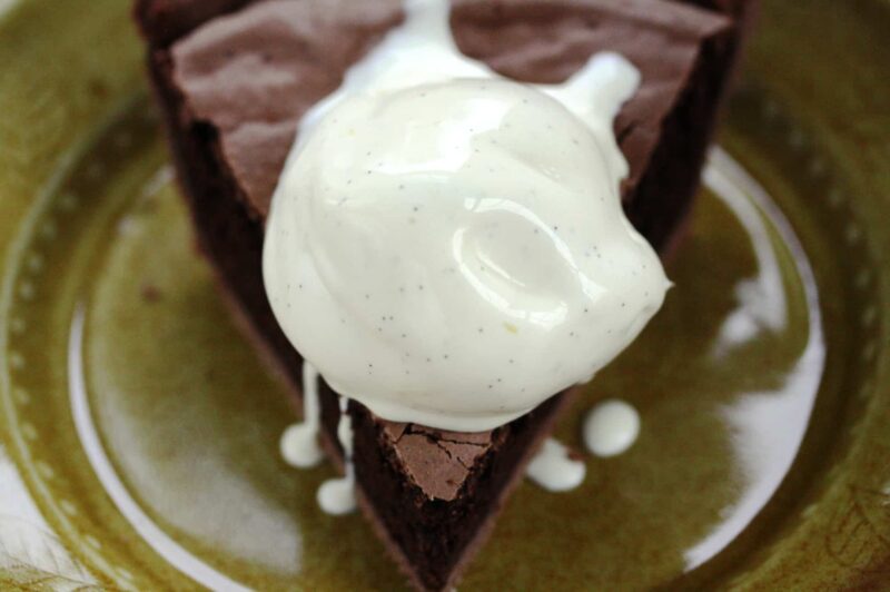 Mississippi Mud Pie - a deliciously light pie with a nice chocolate flavor, crunchy top and soft cake-light middle wrapped up in an easy chocolate crust www.savingdessert.com