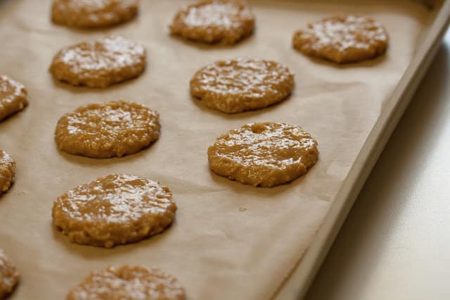 Peanut Butter Sandwich Cookies | www.savingdessert.com