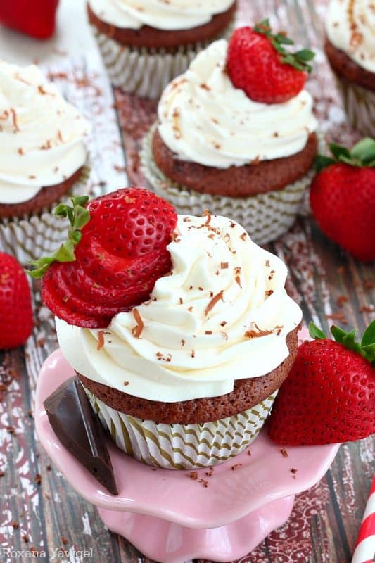 chocolate-strawberry-cupcakes-with-mascarpone-frosting-recipe-2