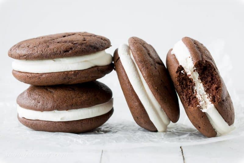 https://www.savingdessert.com/wp-content/uploads/2017/03/Whoopie-Pies-4.jpg