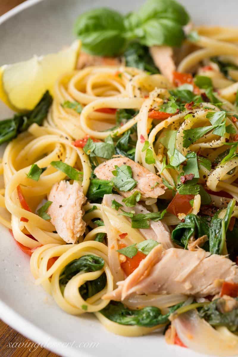 Tonno & Tomato Linguine with sweet onion and arugula ~ a delicious, quick and nutritious recipe that comes together in minutes! www.savingdessert.com