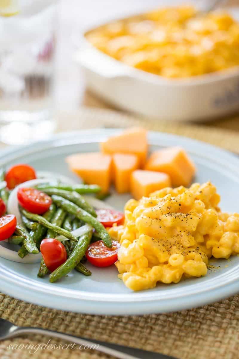 #sponsored Oven Roasted Green Beans ~ served with onions, tomatoes and @Stouffer's Macaroni and Cheese for a balanced and nutritious plate to accommodate your busy lifestyle! #BalanceYourPlate #CLVR www.savingdessert.com