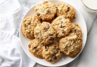 A plate of oatmeal raisin cookies