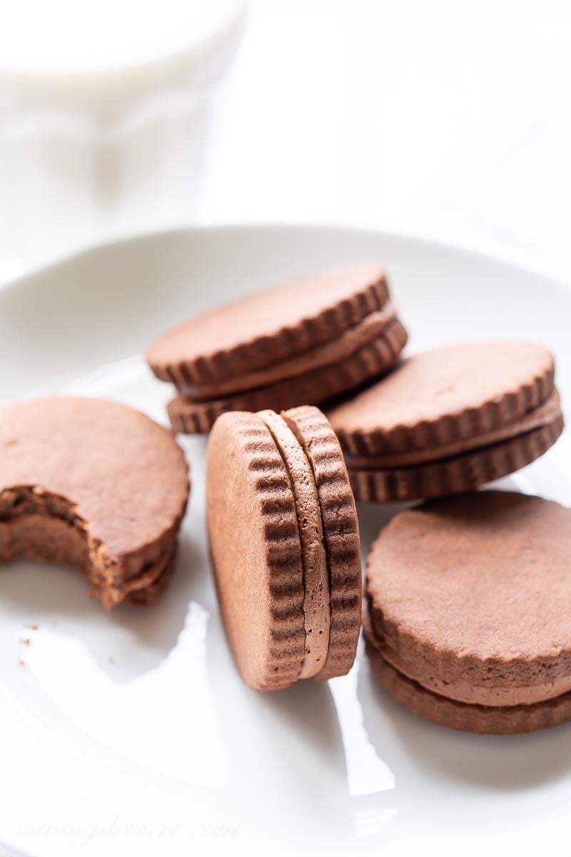 A plate of creme filled cookies