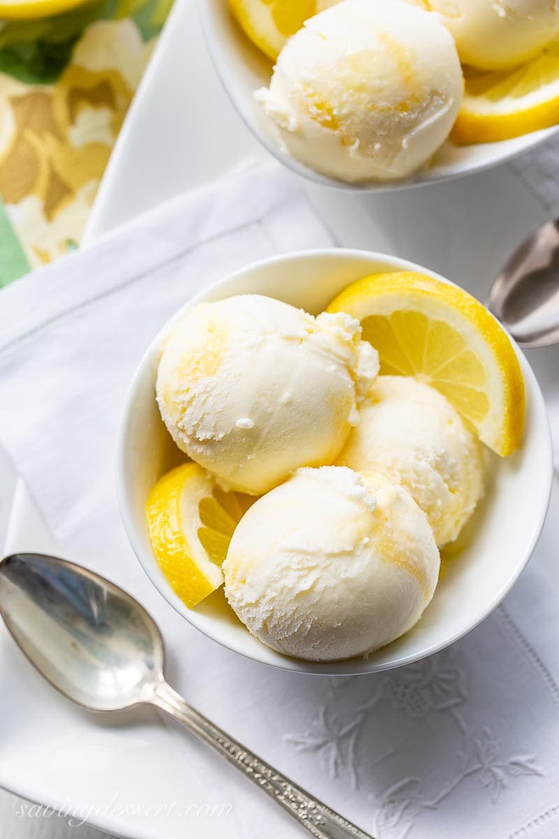 Scoops of lemon curd ice cream garnished with sliced lemons