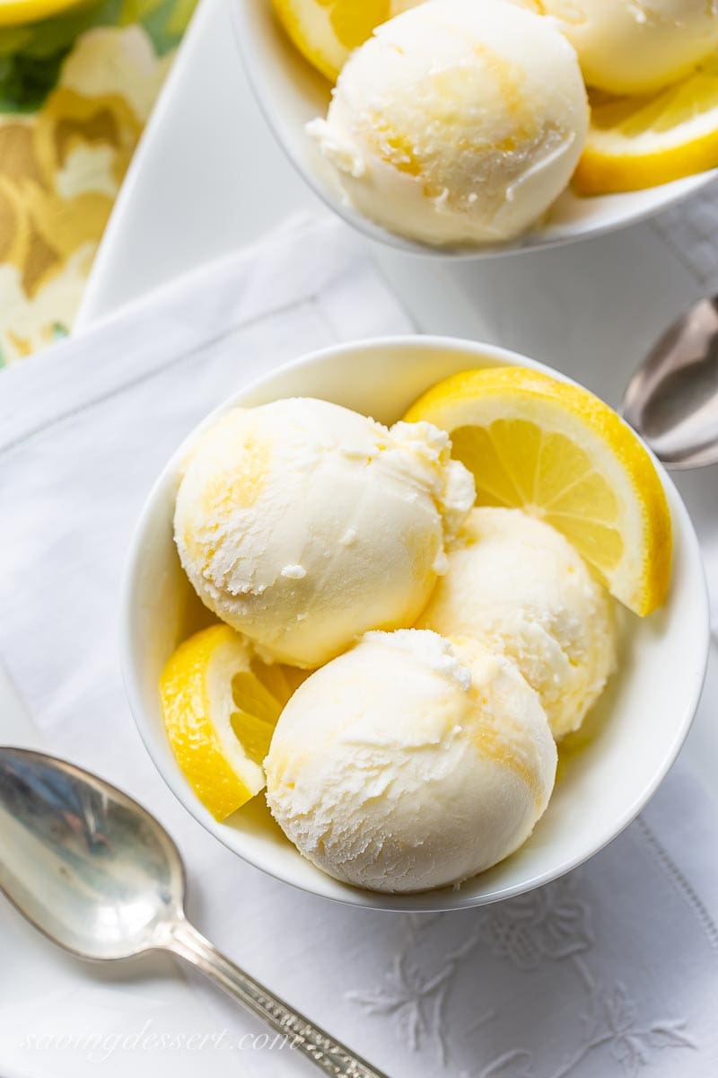 A bowl of lemon curd ice cream garnished with lemon slices