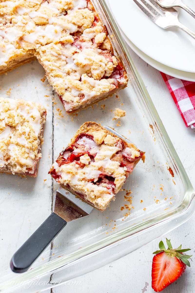 A pan of sliced fruit crumble bars with strawberries