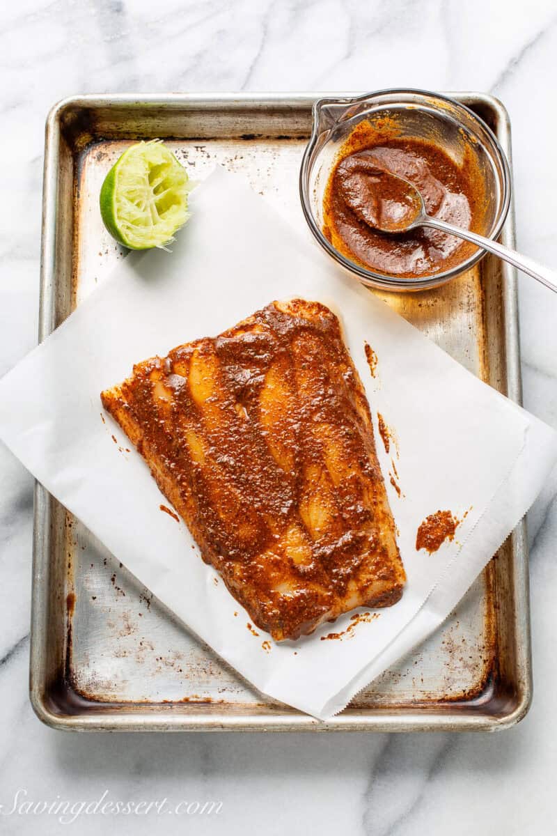 A fish fillet covered with a paste made with olive oil, lime juice and seasonings.