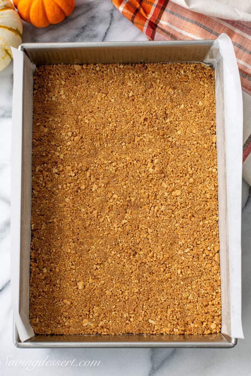 A baked graham cracker crust in a pan.